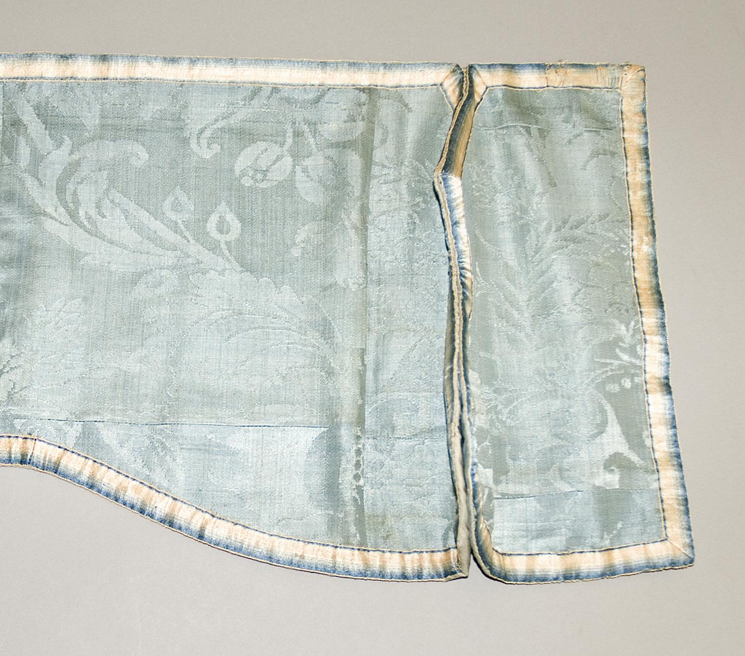 1955.0750 c Window hanging, valance detail