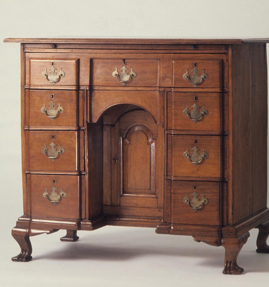 1952.0148 Table, view 3