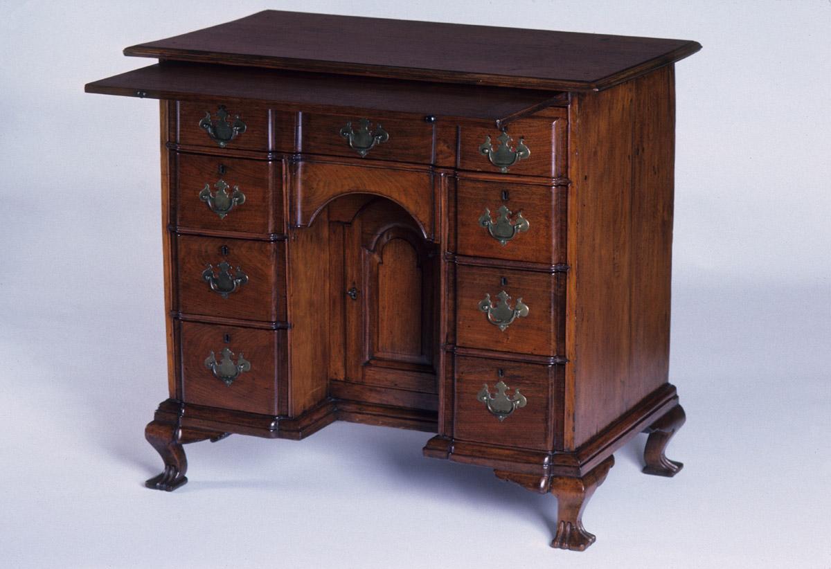 1952.0148 Table, view 4