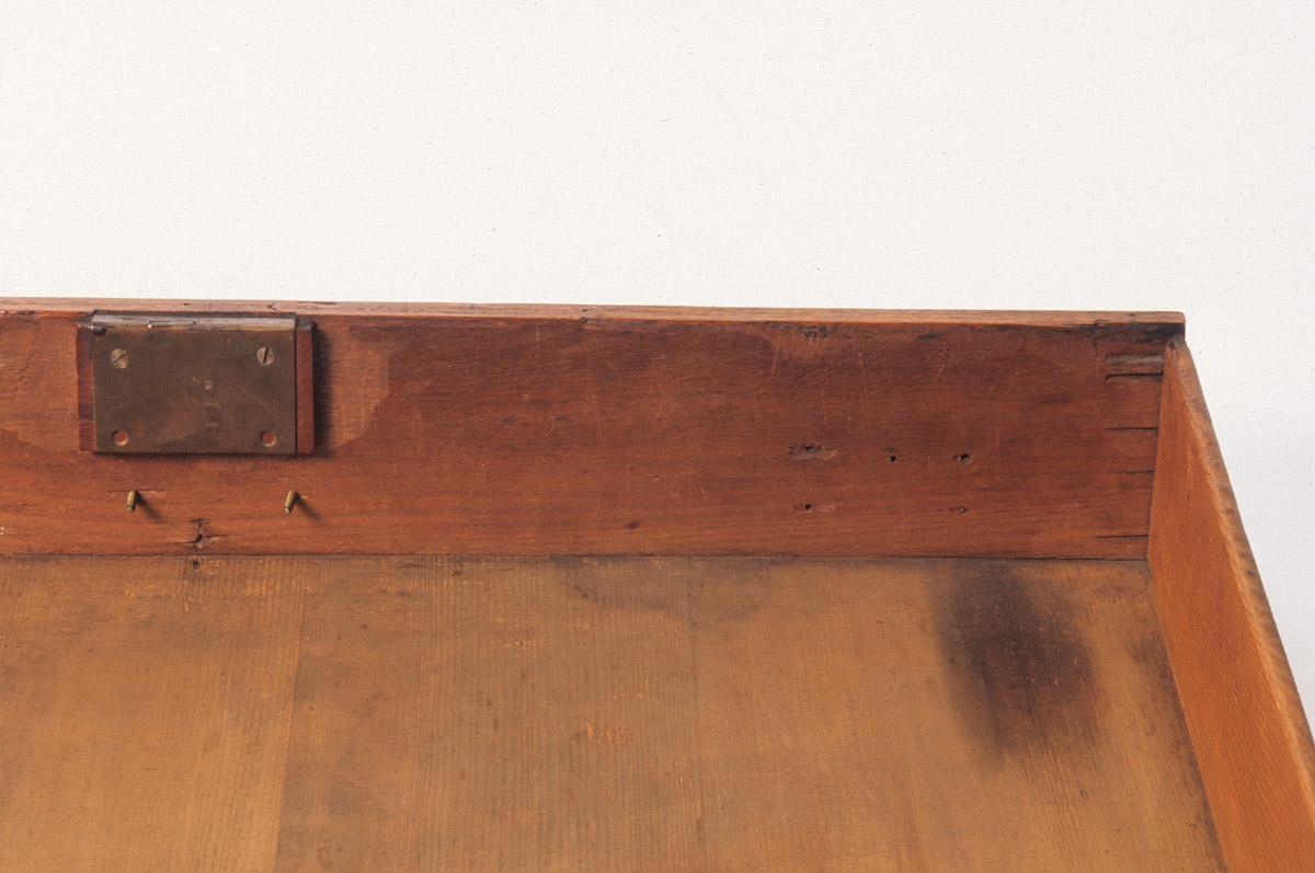 1952.0148 Table, drawer, detail 3