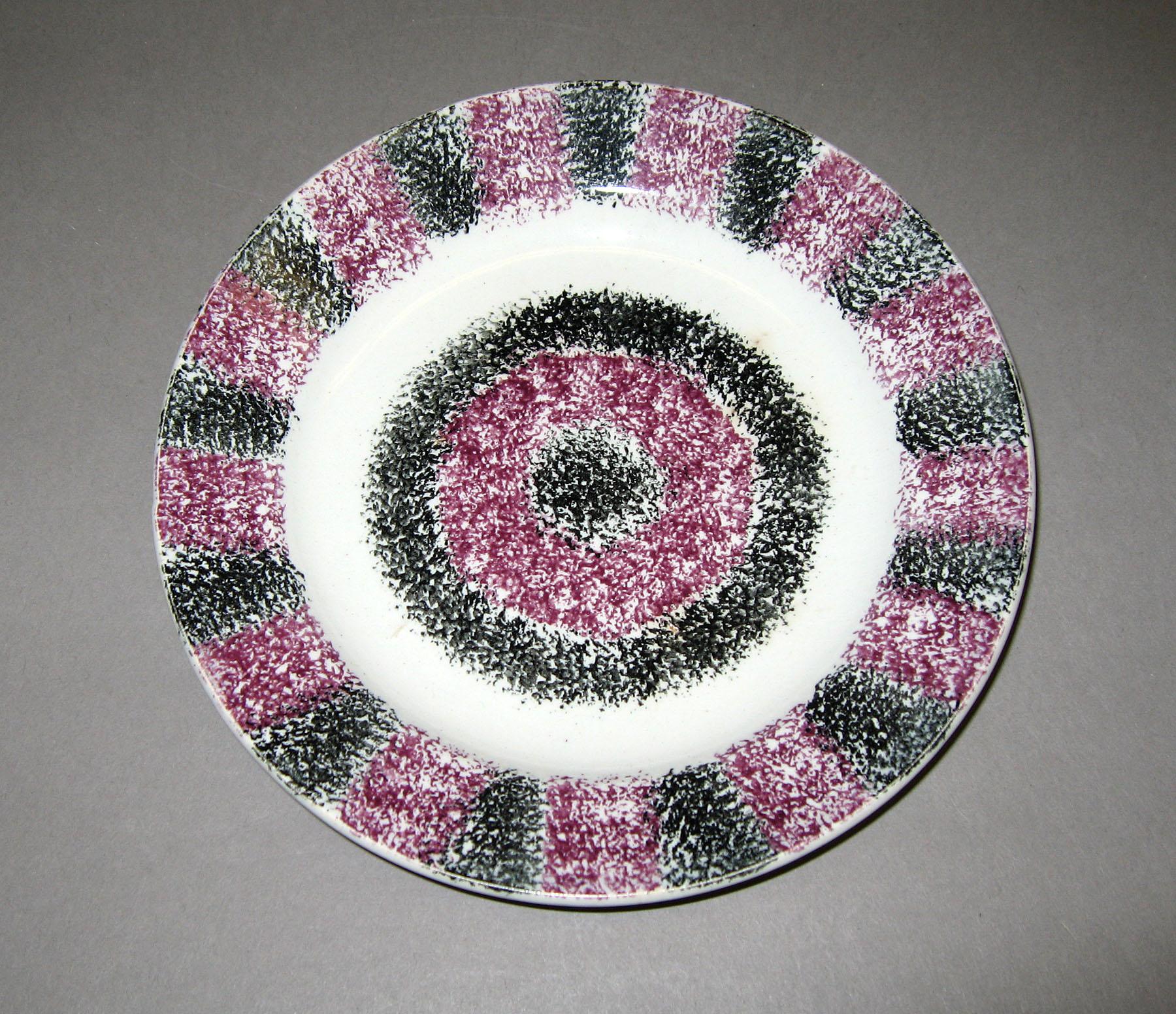 1965.1208.001 Bullseye Rainbow Stripe pattern plate