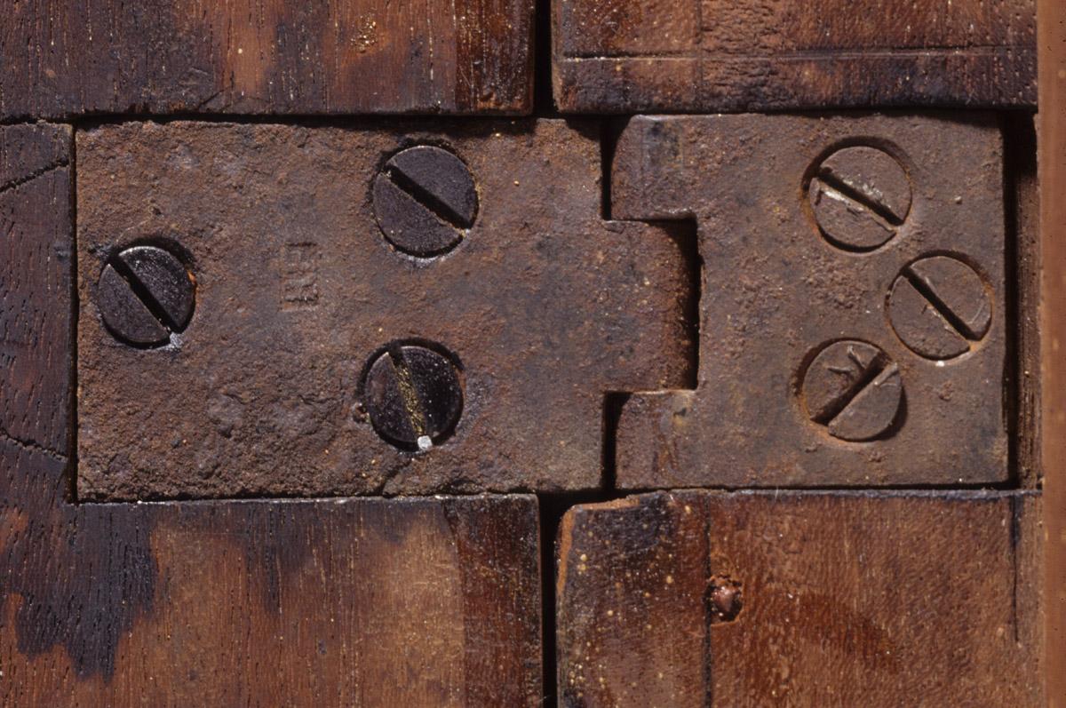 1952.0149 Table, detail, hinge