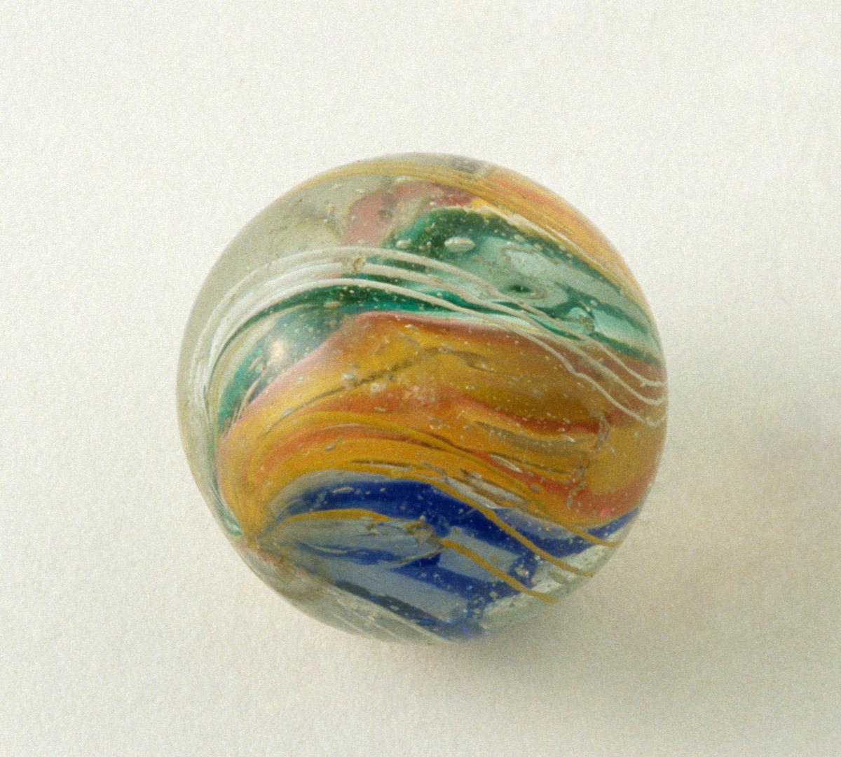1965.1290.001 Glass marble