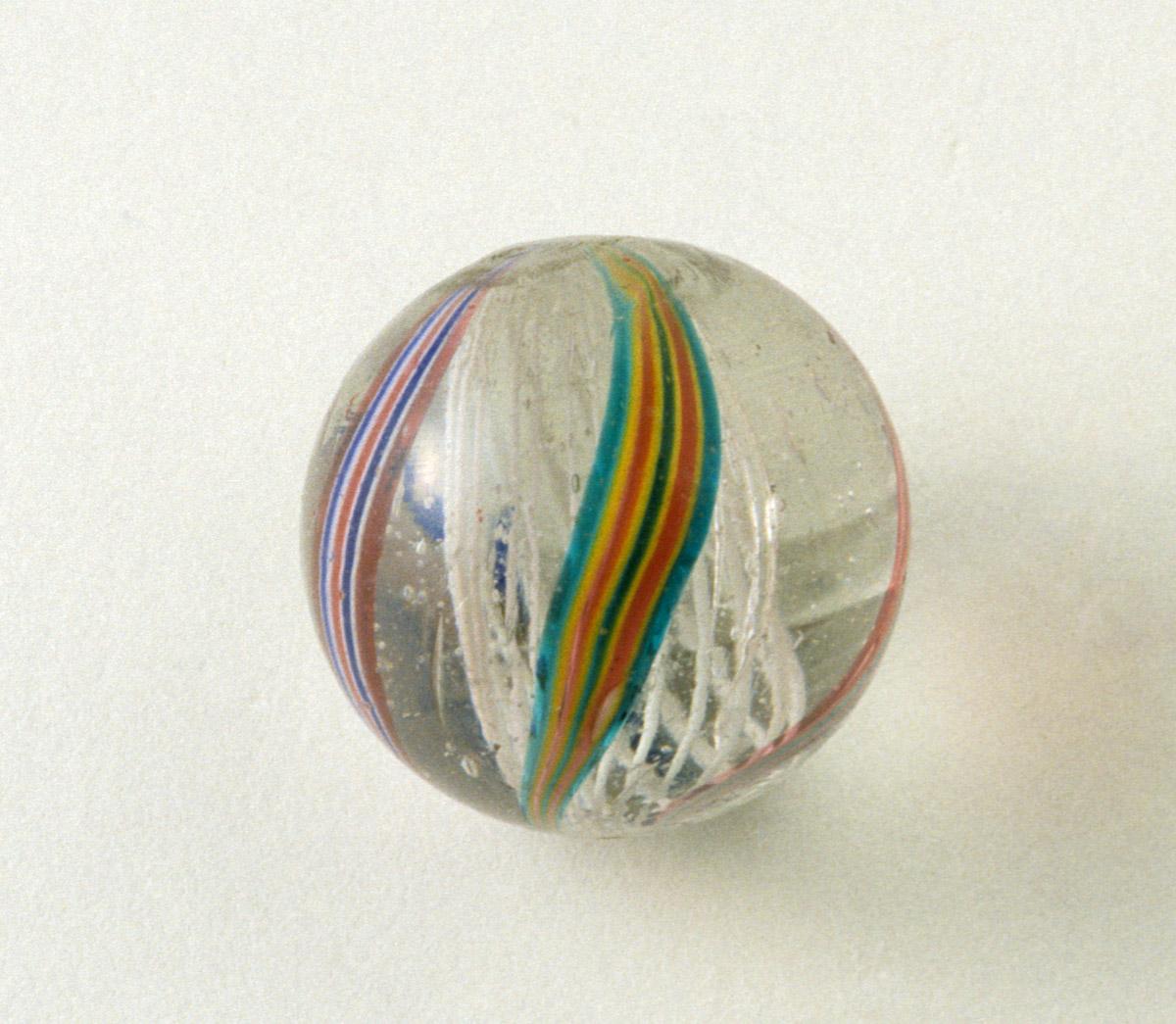 1965.1290.003 Glass marble