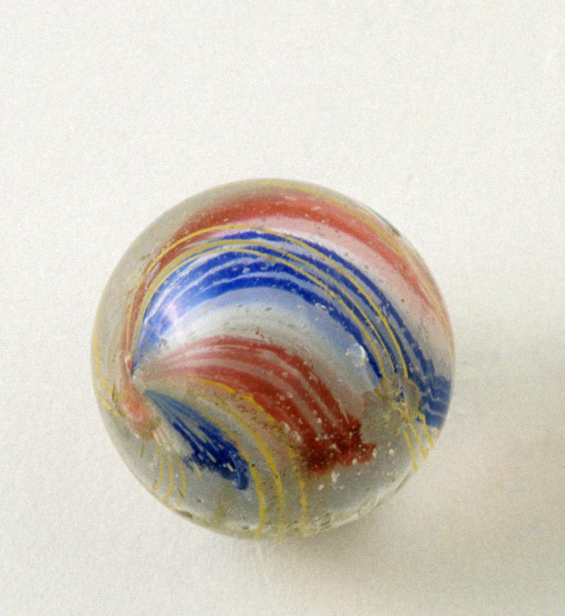 1965.1290.004 Glass marble