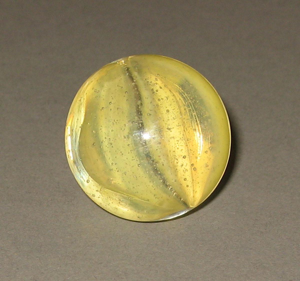 1965.1290.010 Glass marble