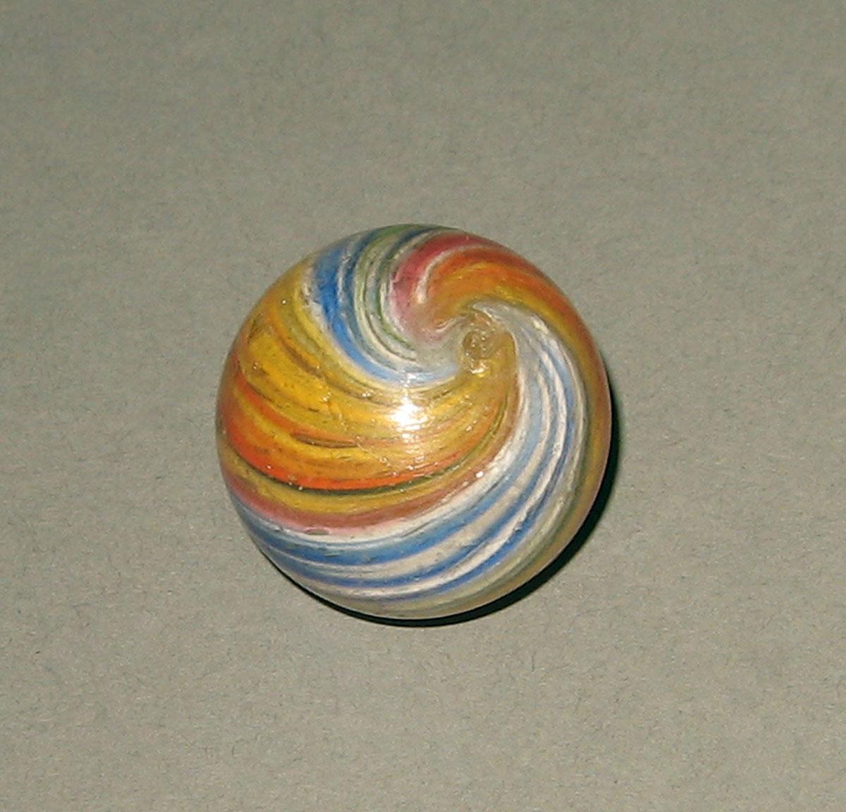 1965.1290.016 Glass marble