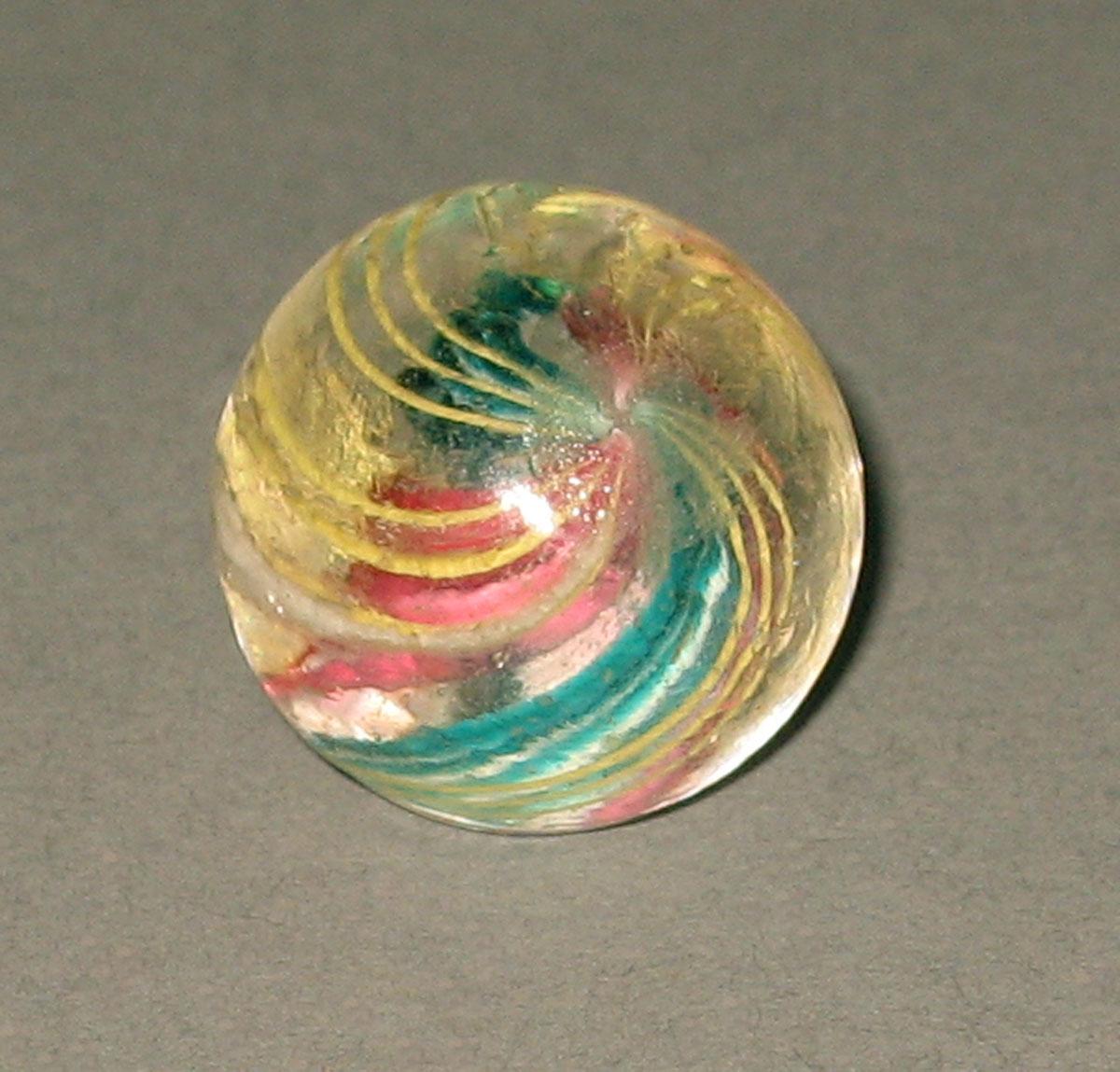 1965.1290.017 Glass marble