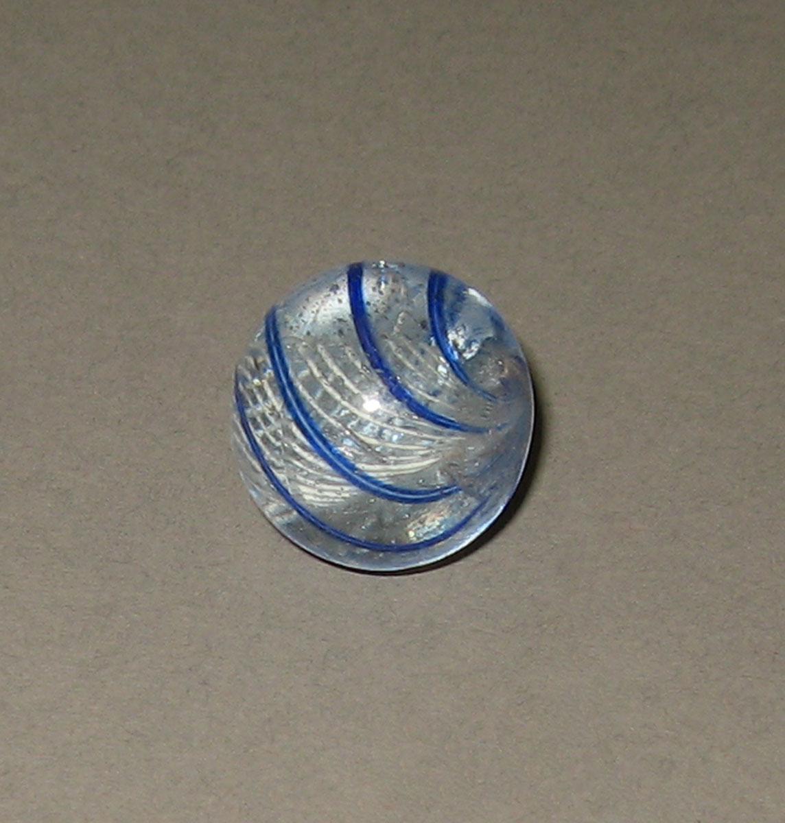 1965.1290.018 Glass marble