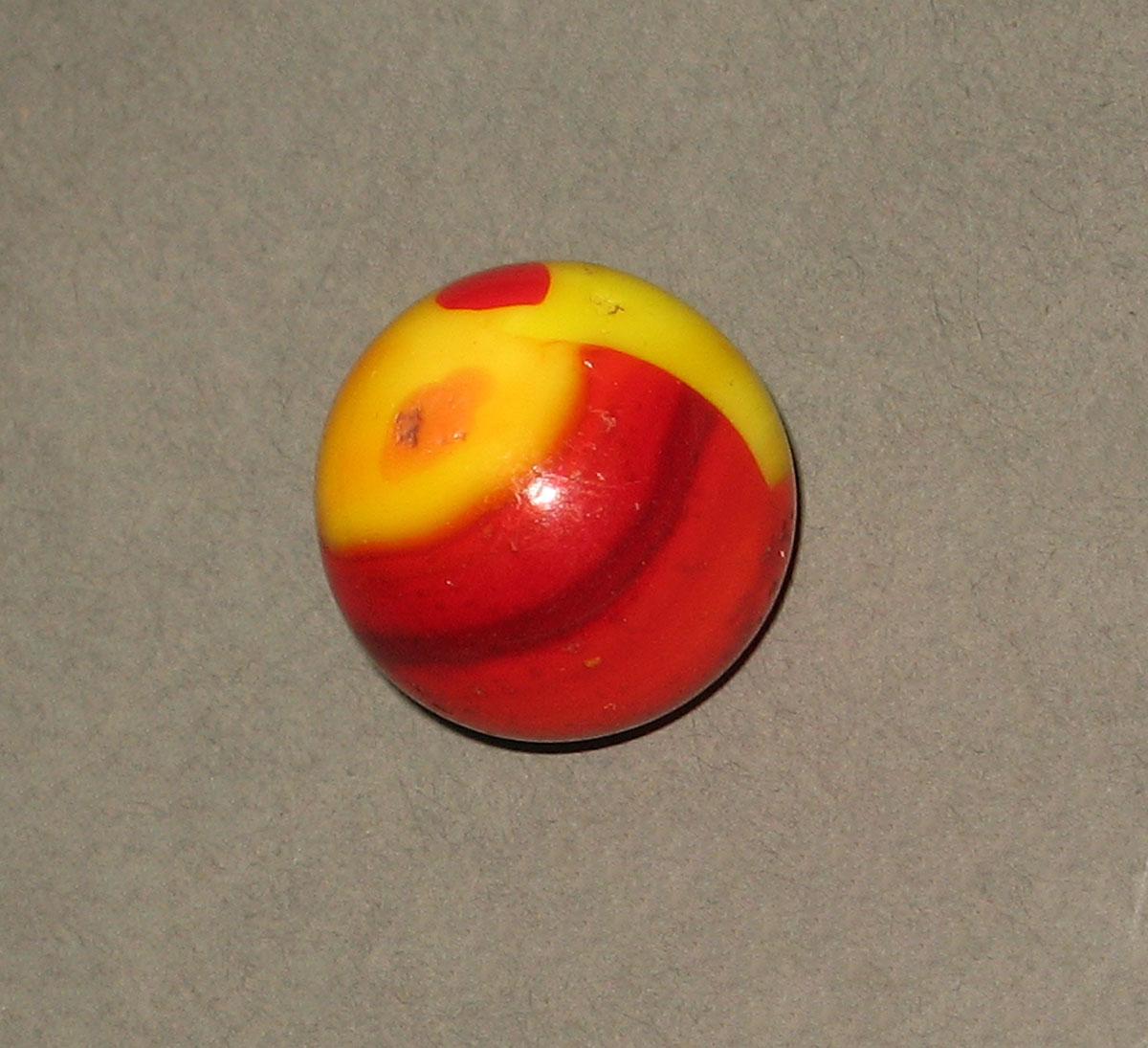 1965.1290.025 Glass marble