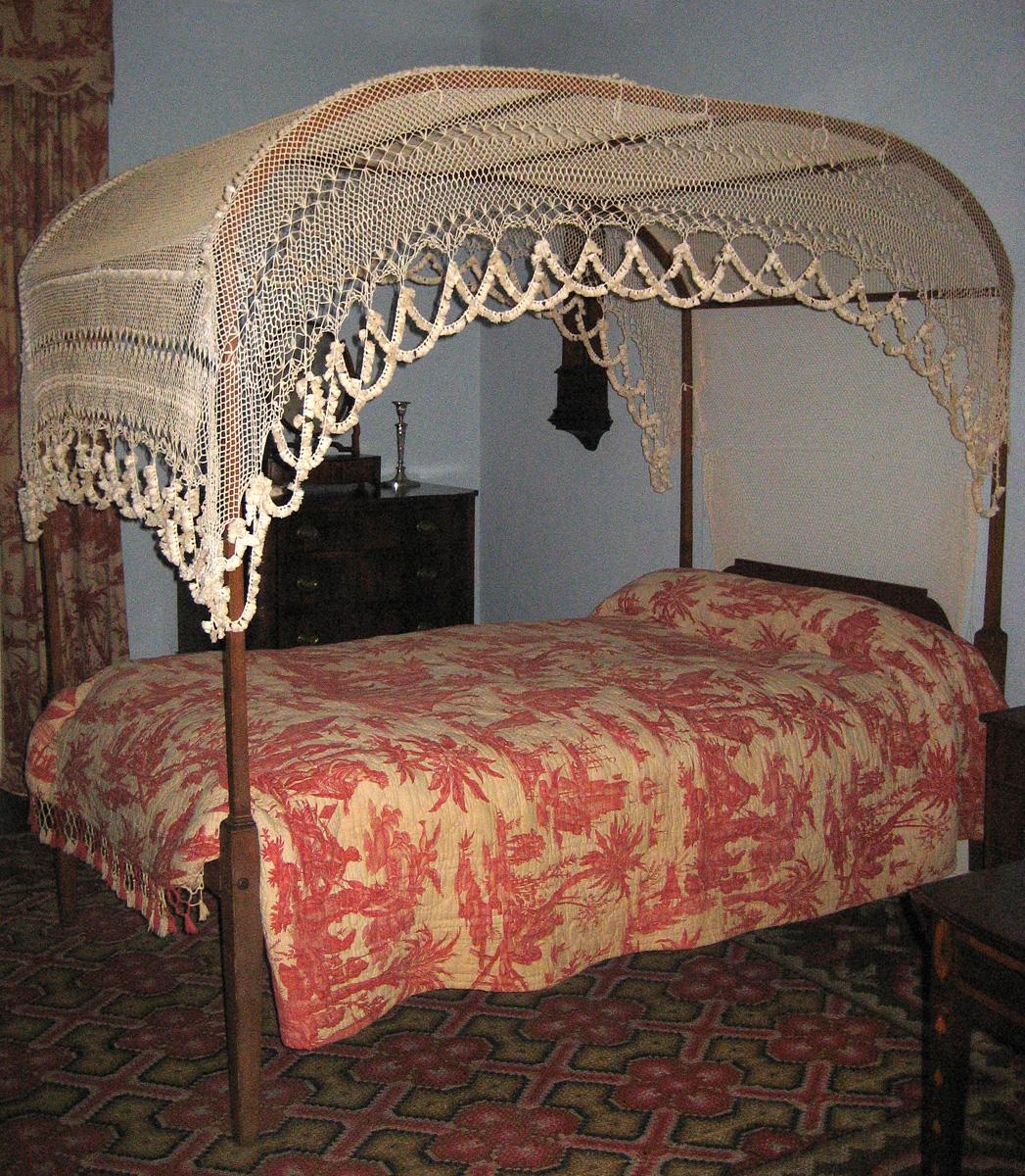 1955.0797 with 1952.0348.002 bed cover and 1968.0165 tester view 1