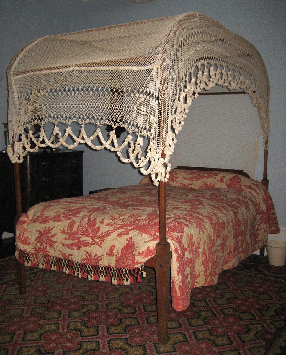 1955.0797 with 1952.0348.002 bed cover and 1968.0165 tester view 2