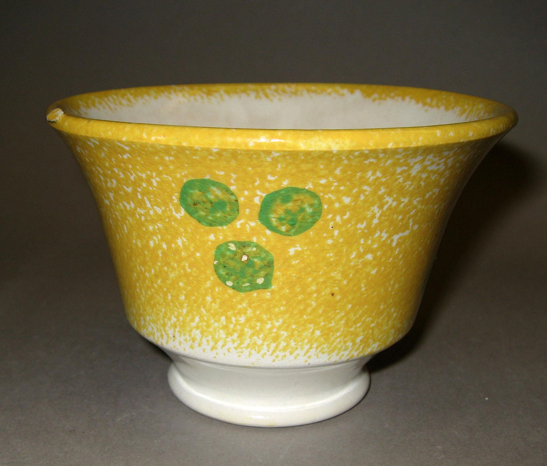 1965.1302 A Yellow spatter teabowl with cluster of buds pattern