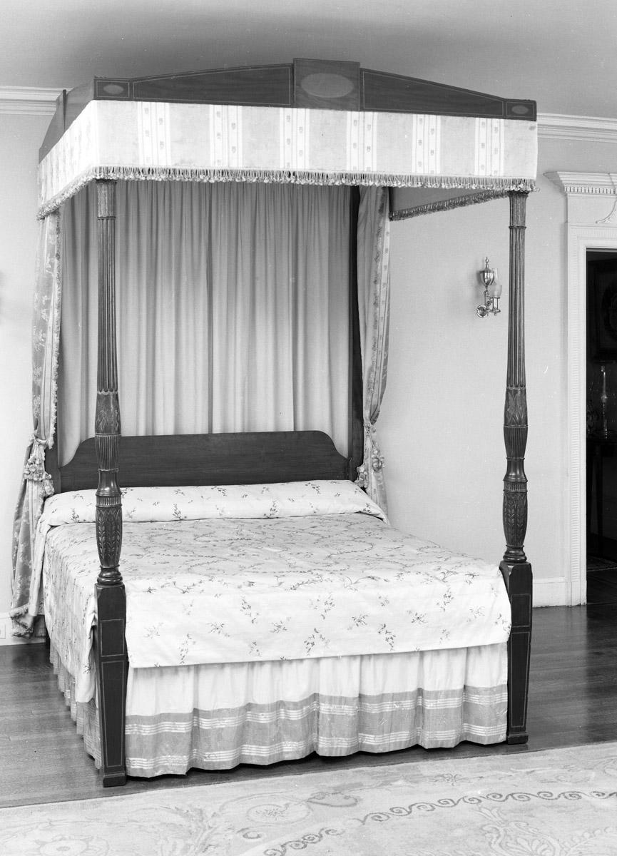 1955.0798 Bed