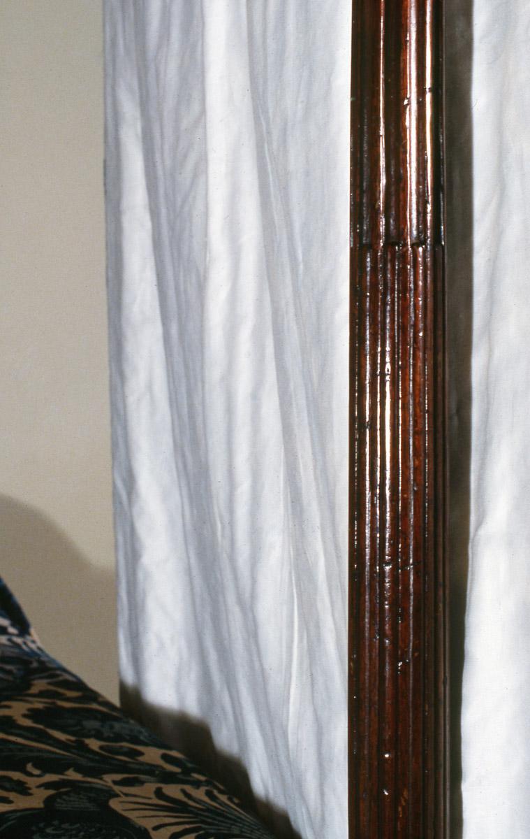 1955.0799 Bed (detail 8)