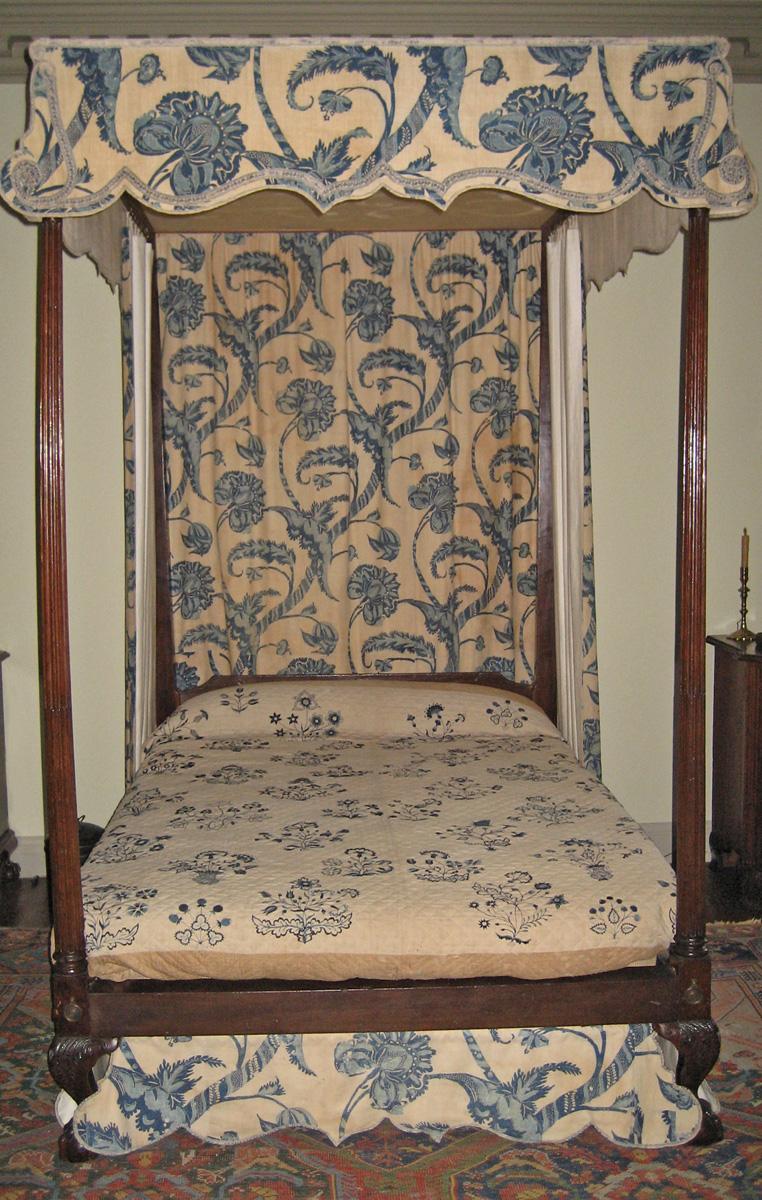 1955.0799 bedstead with 1955.0656 bed hangings view 2