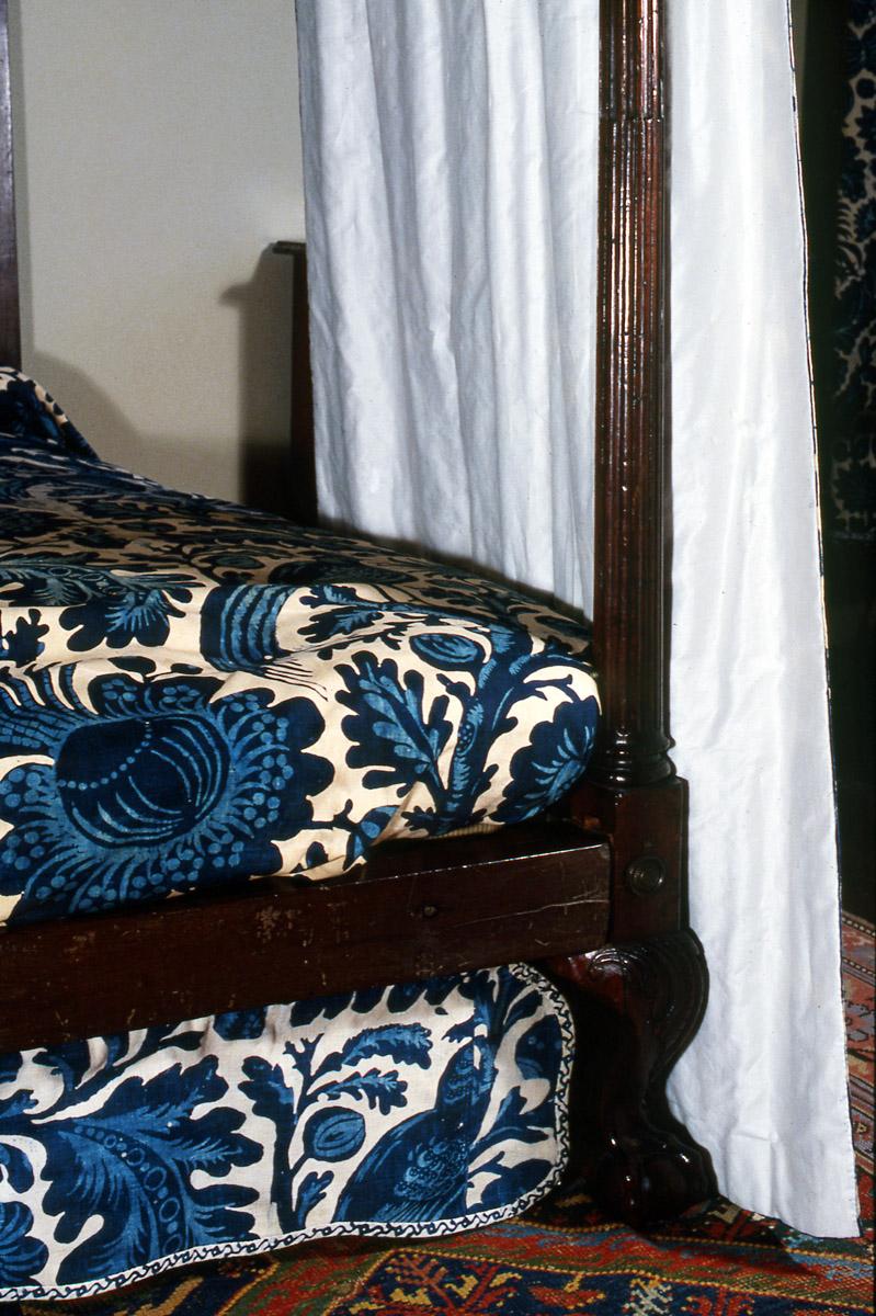 1955.0799 Bed (detail 4)
