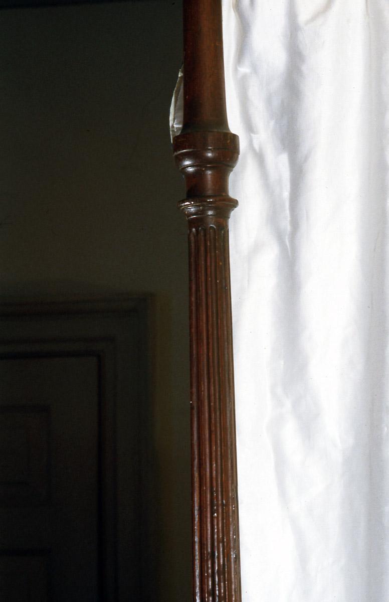 1955.0799 Bed (detail 5)