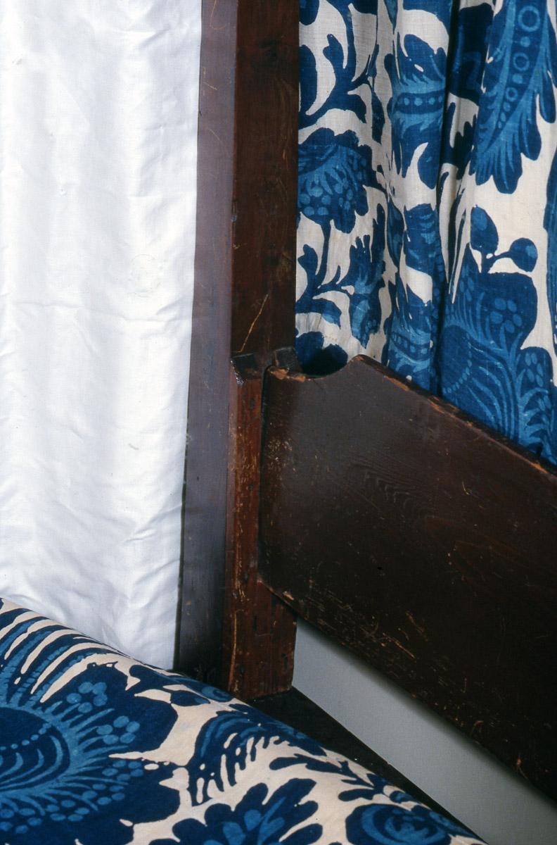1955.0799 Bed (detail 6)