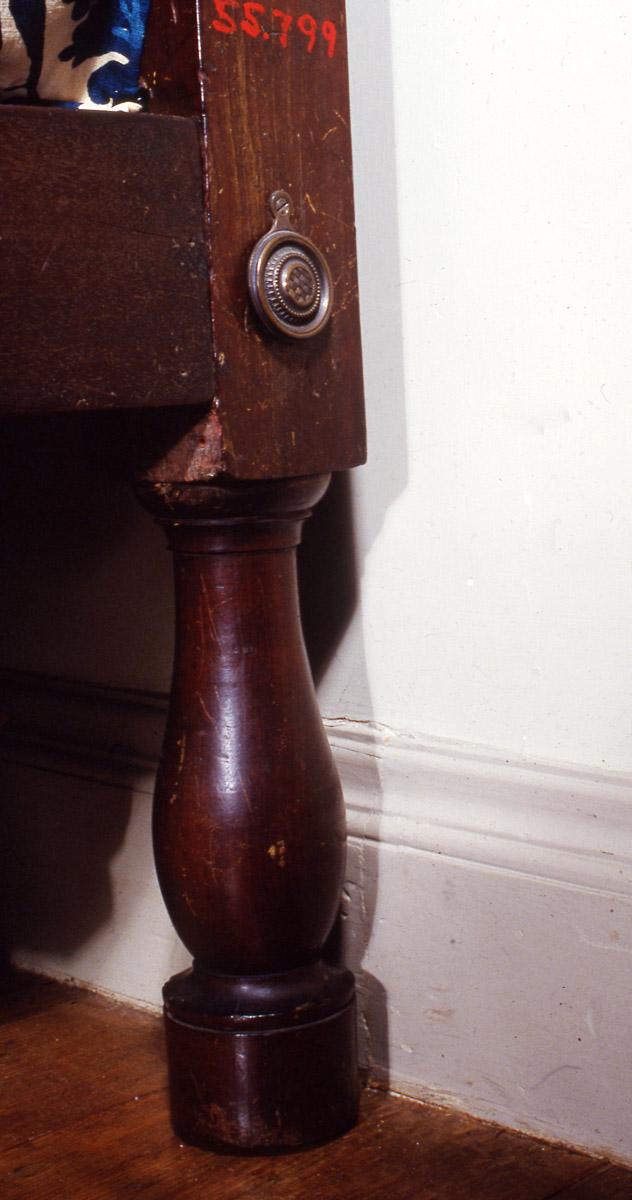 1955.0799 Bed (detail 7)