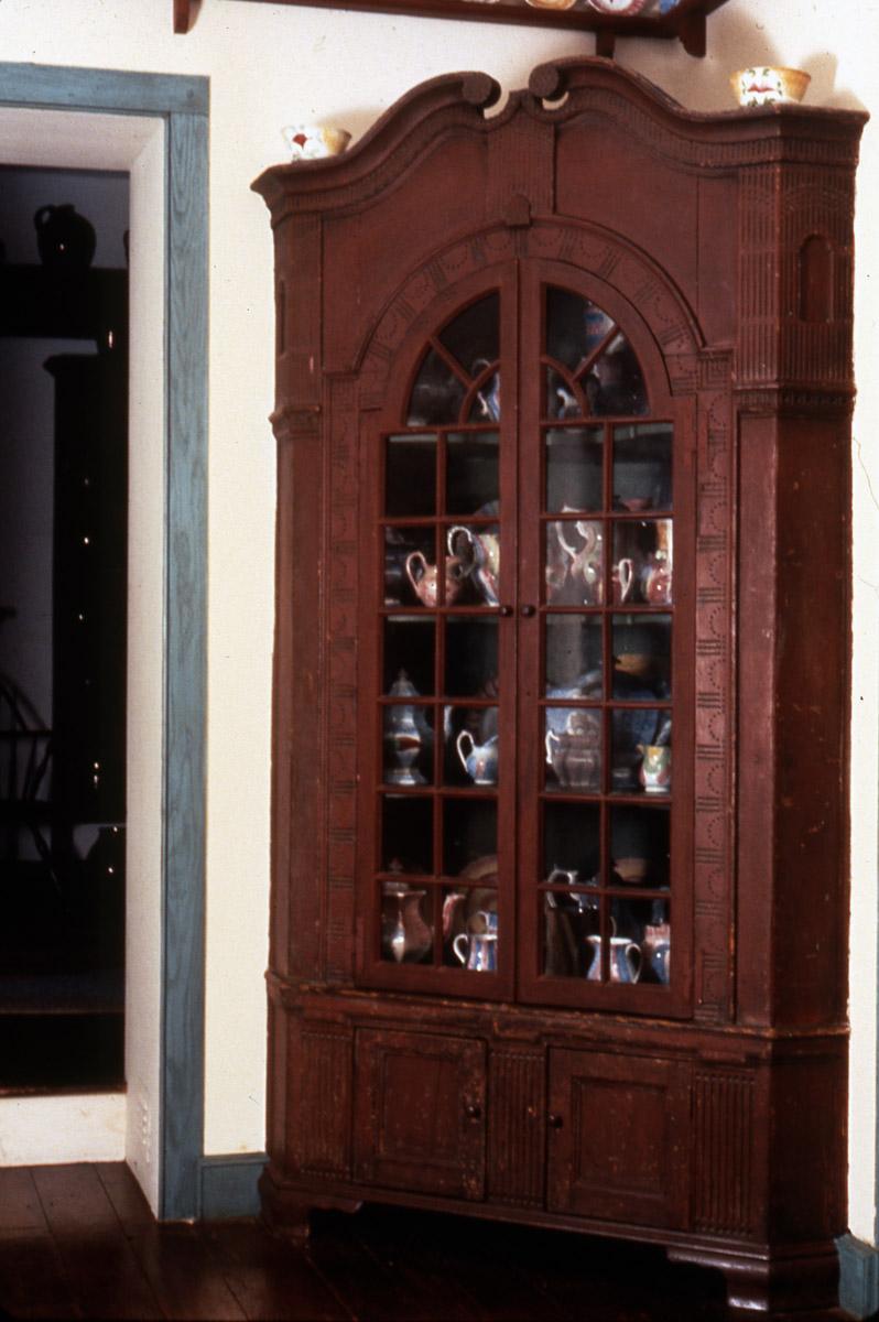 1965.1323 Corner cupboard