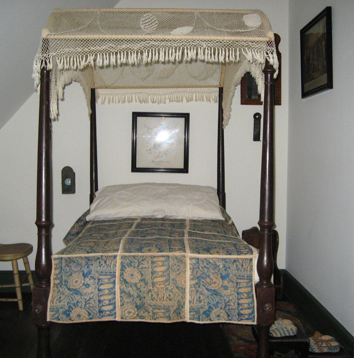 1964.0891 tester, 1969.3569 pillow, and 1966.0085 quilt on 1955.0801 bed view 2