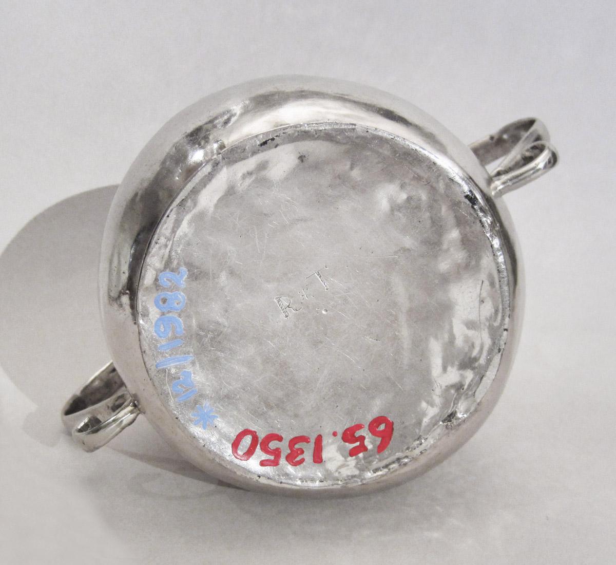 1965.1350 Cup, underside