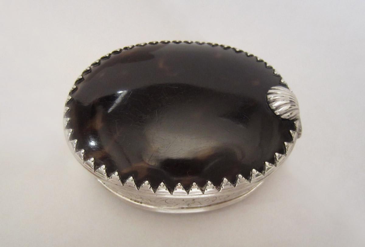 1965.1351 Tobacco box, upper surface