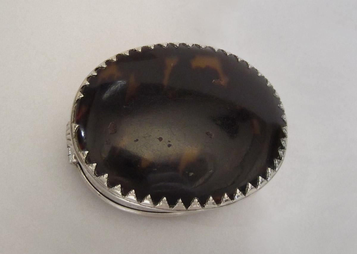 1965.1351 Tobacco box, underside