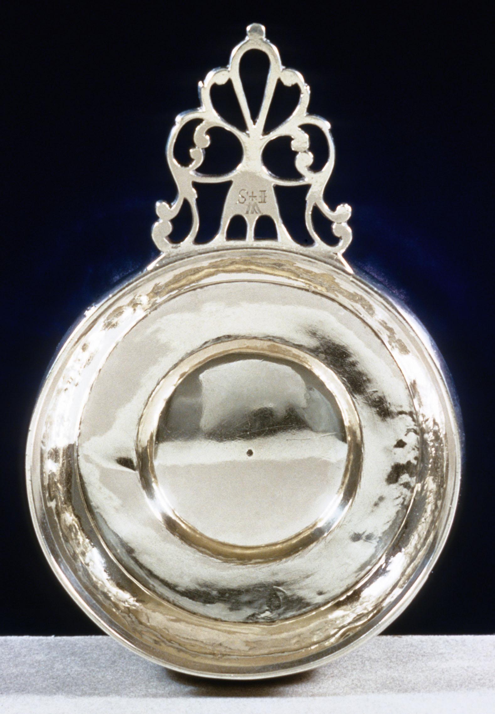 1965.1353 Porringer, view 1
