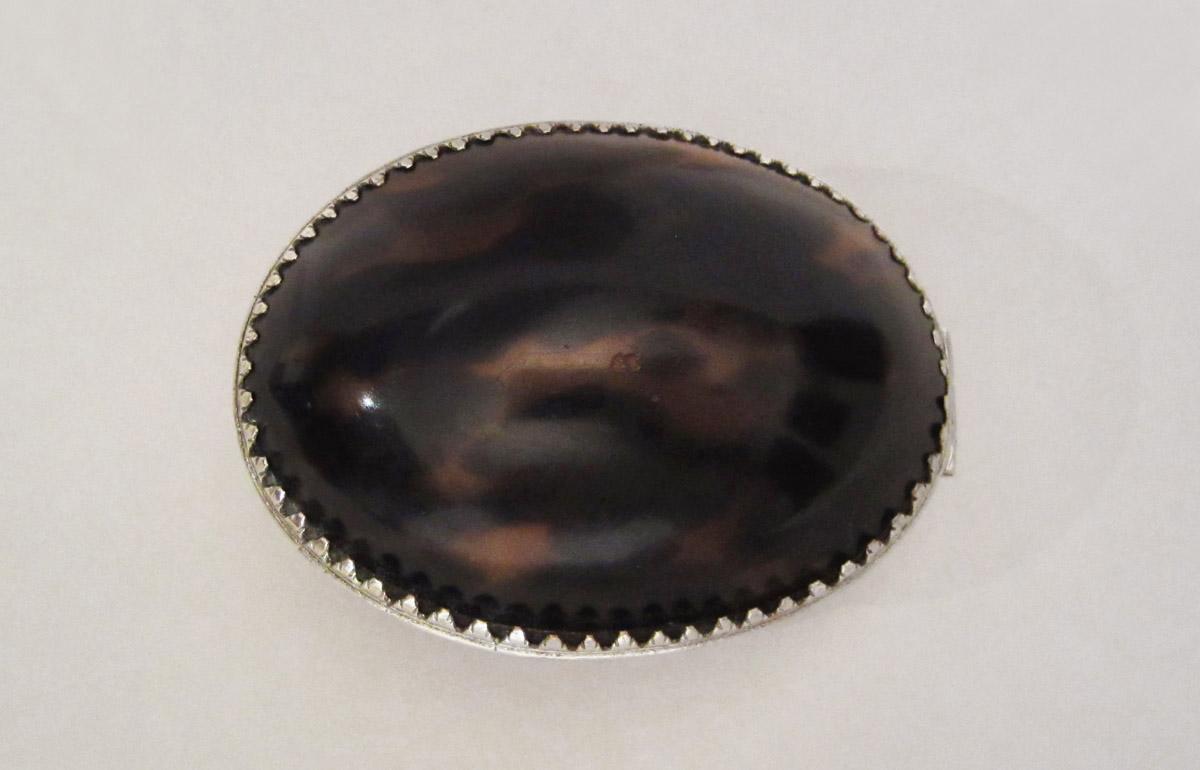 1965.1356 Tobacco box, upper surface