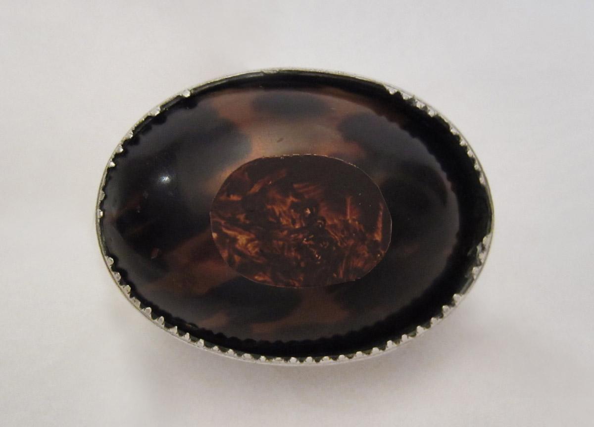 1965.1356 Tobacco box, underside