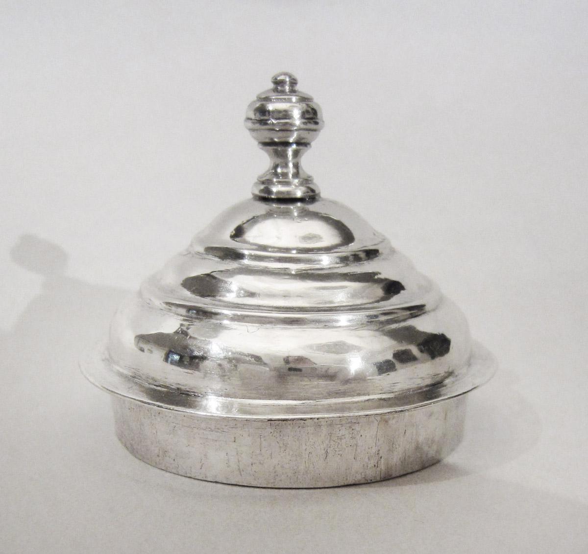 1965.1358 B Spout cup, lid