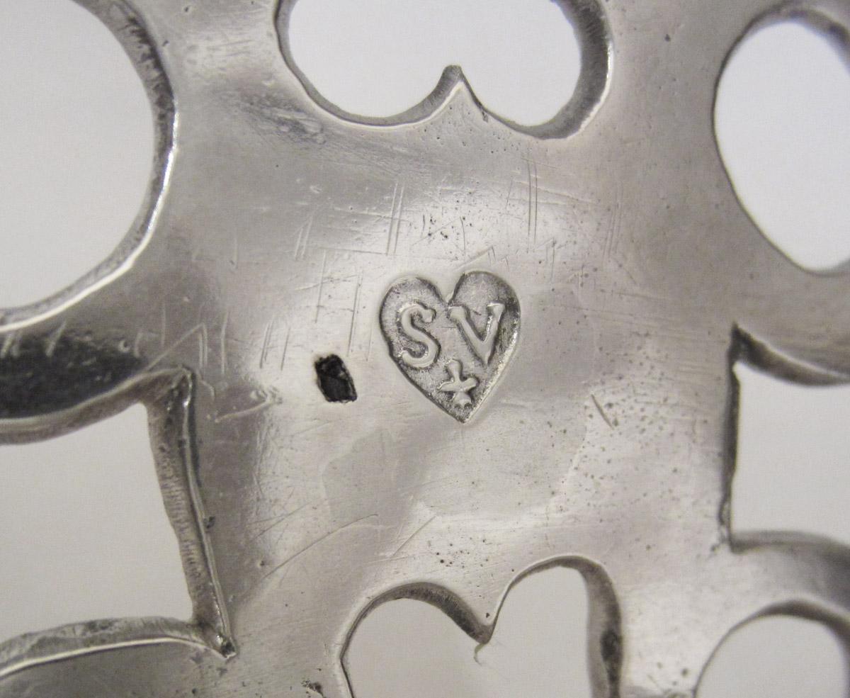 1965.1361 Porringer, mark 1