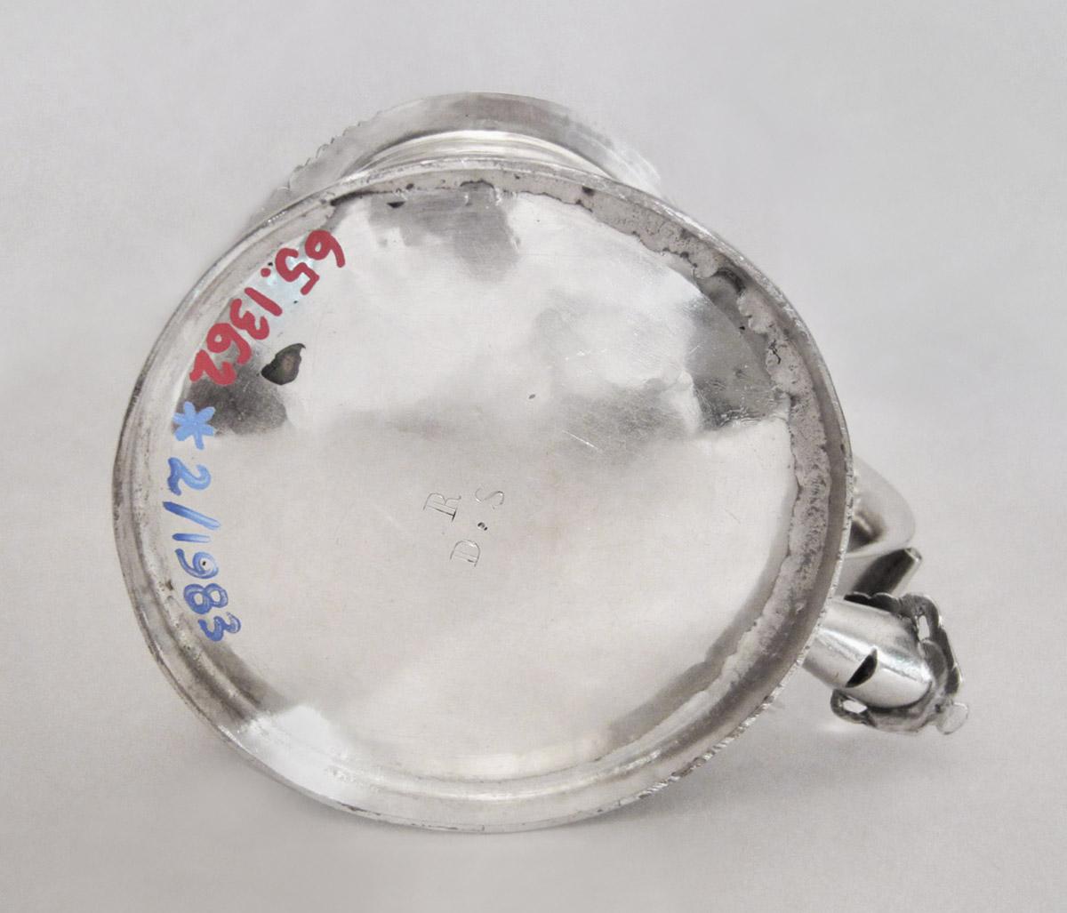 1965.1362 Tankard, underside