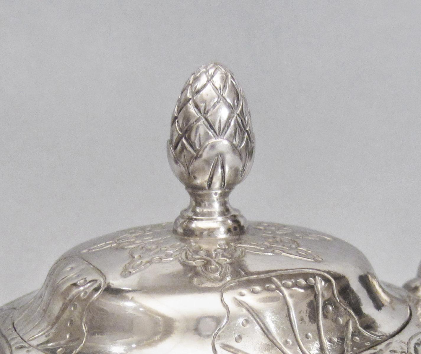 1965.1363 Teapot, detail 2