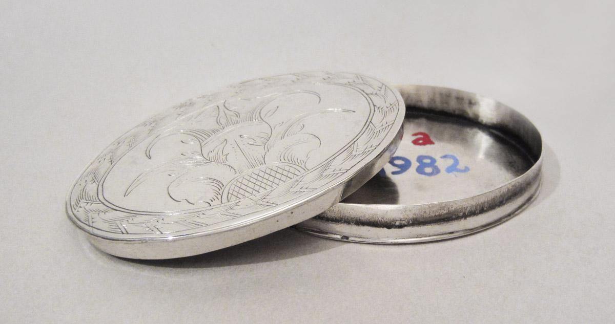 1965.1364 A, B Snuff box, view 2