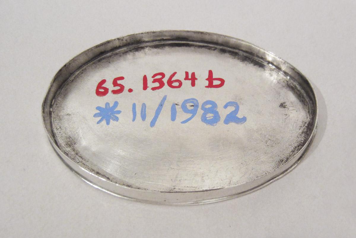 1965.1364 B Snuff box, interior