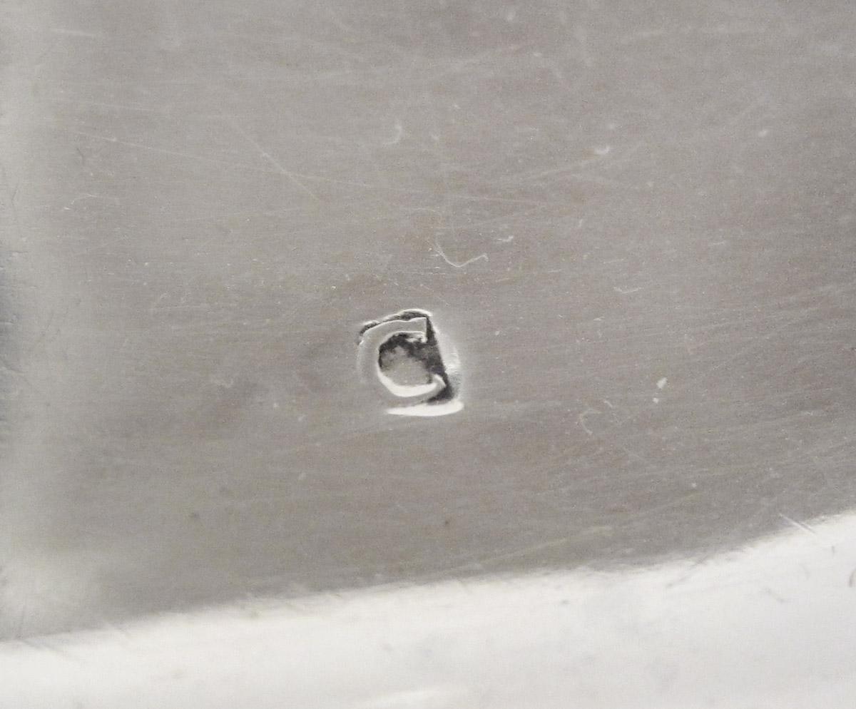 1965.1372 Salver, mark