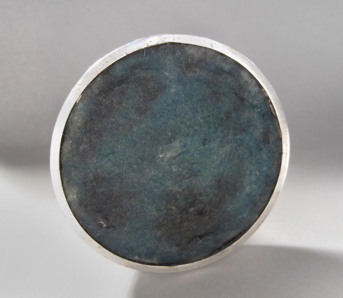 1965.1373.001 Candlestick, underside