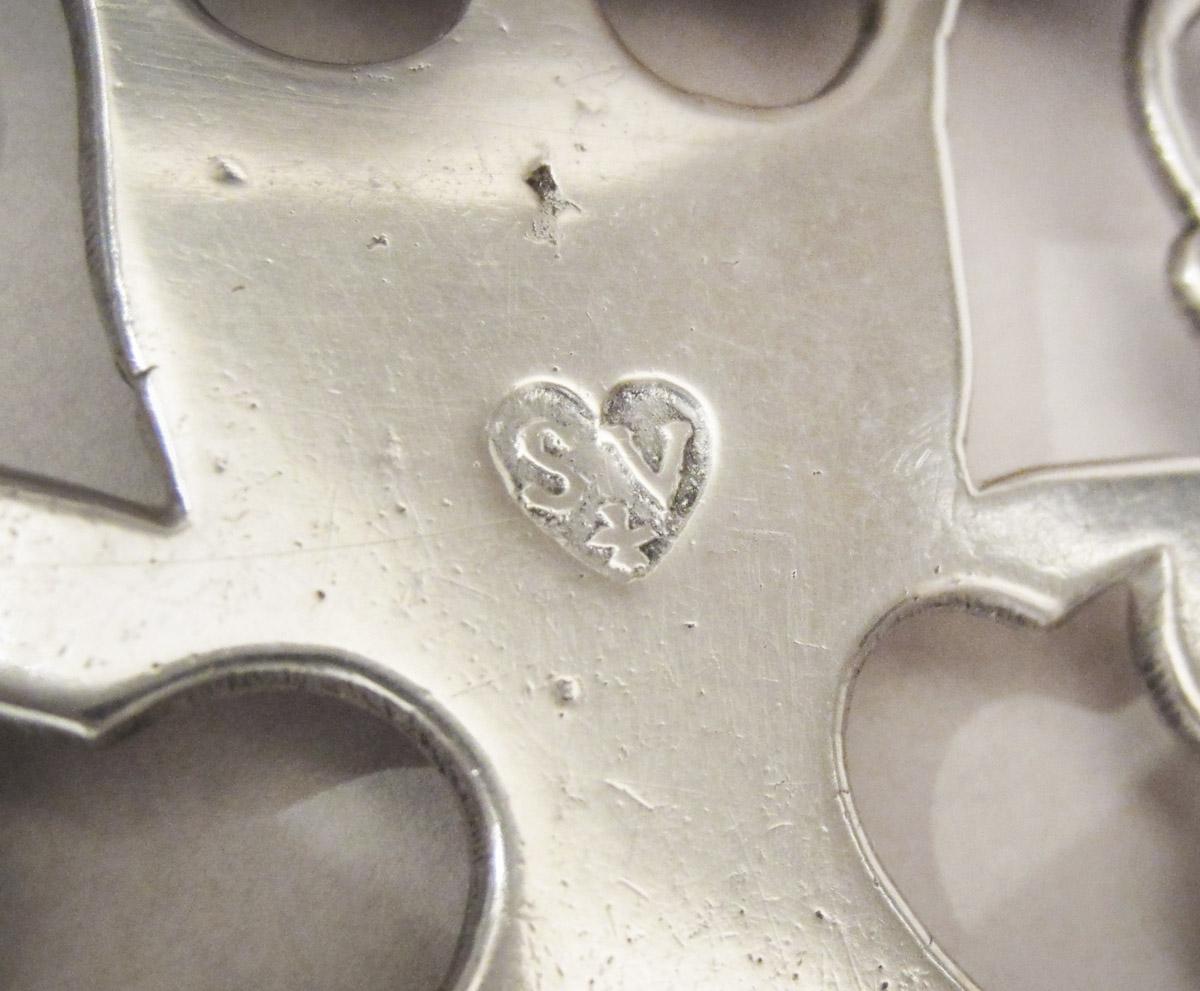 1965.1378 Porringer, mark 1