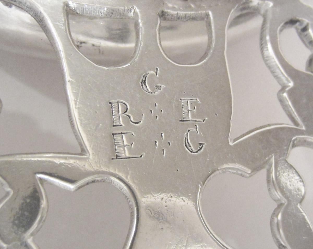 1965.1378 Porringer, engraving
