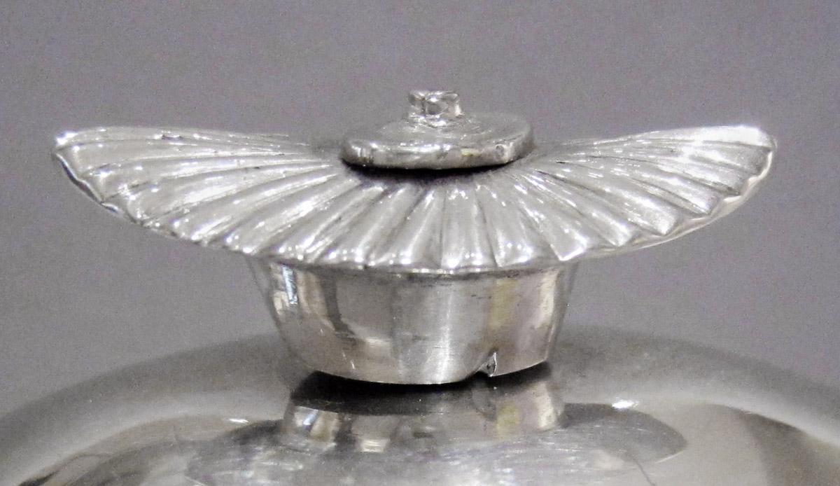 1965.1381.002  B Sugar bowl, lid, detail
