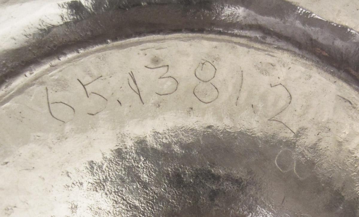 1965.1381.002 A Sugar bowl, inscription