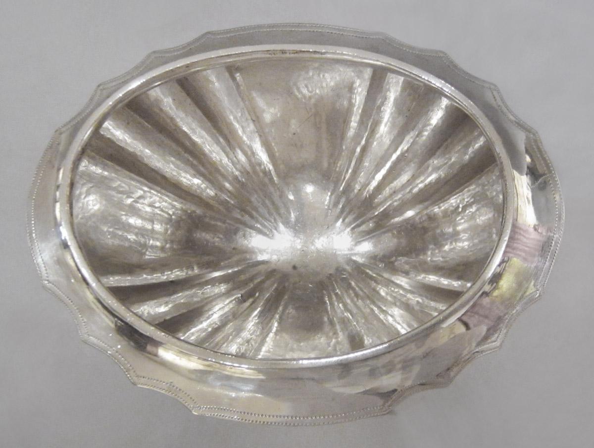 1965.1381.002  A Sugar bowl, interior