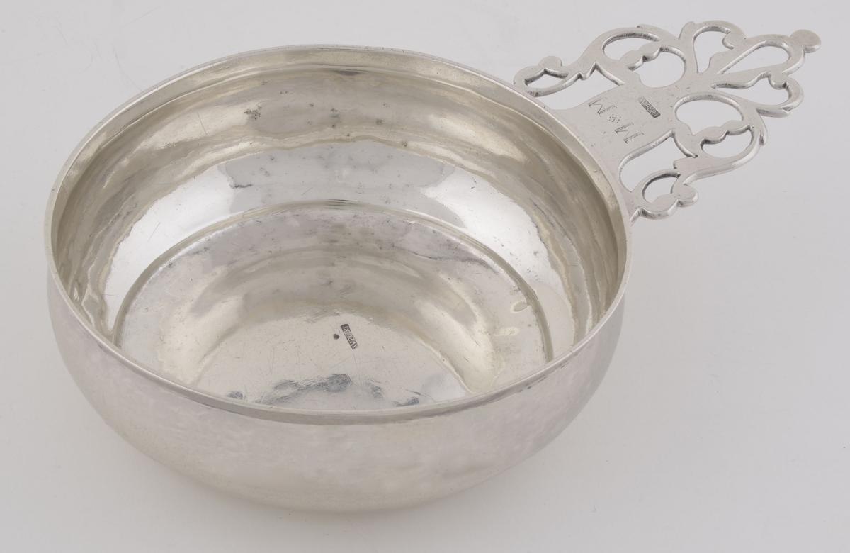 1965.1382 Porringer