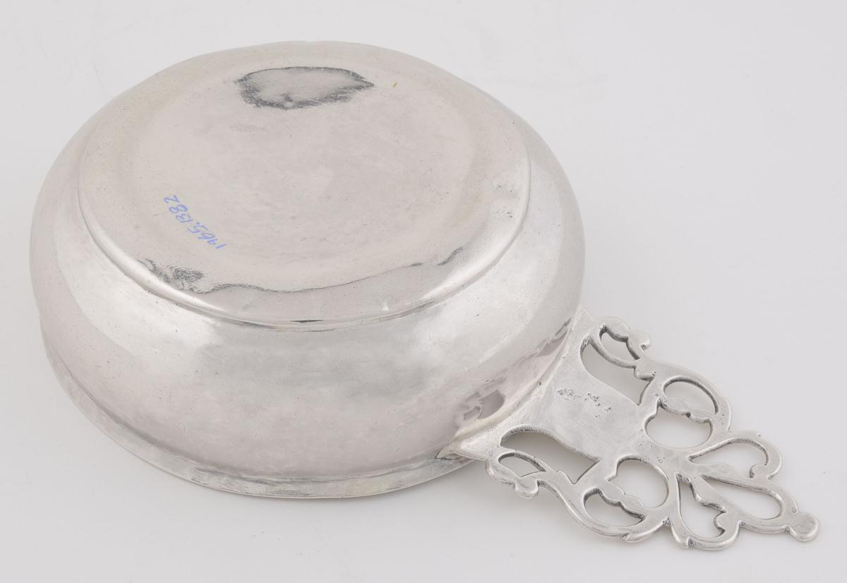 1965.1382 Porringer, View 2