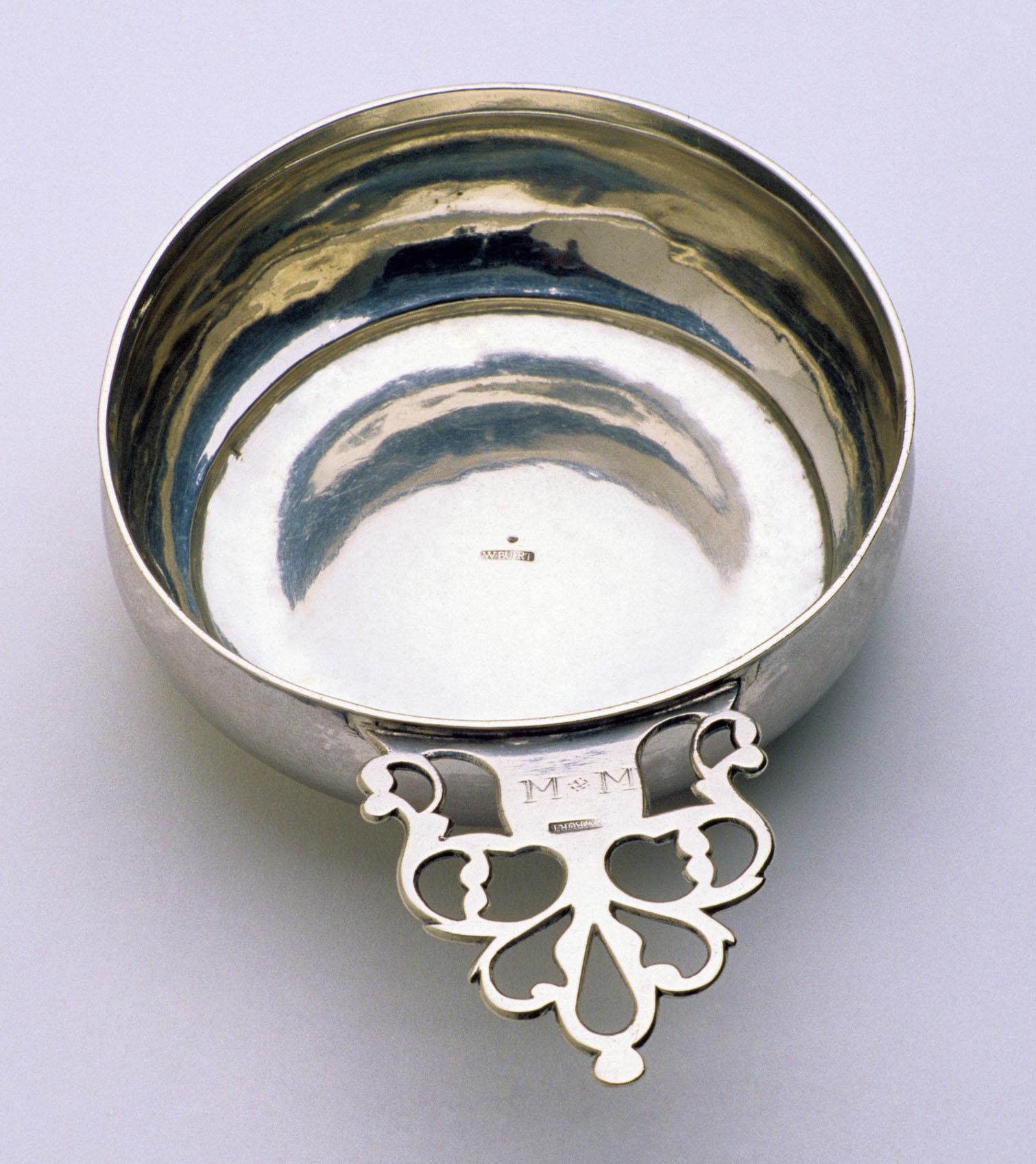 1965.1382 Porringer, view 3