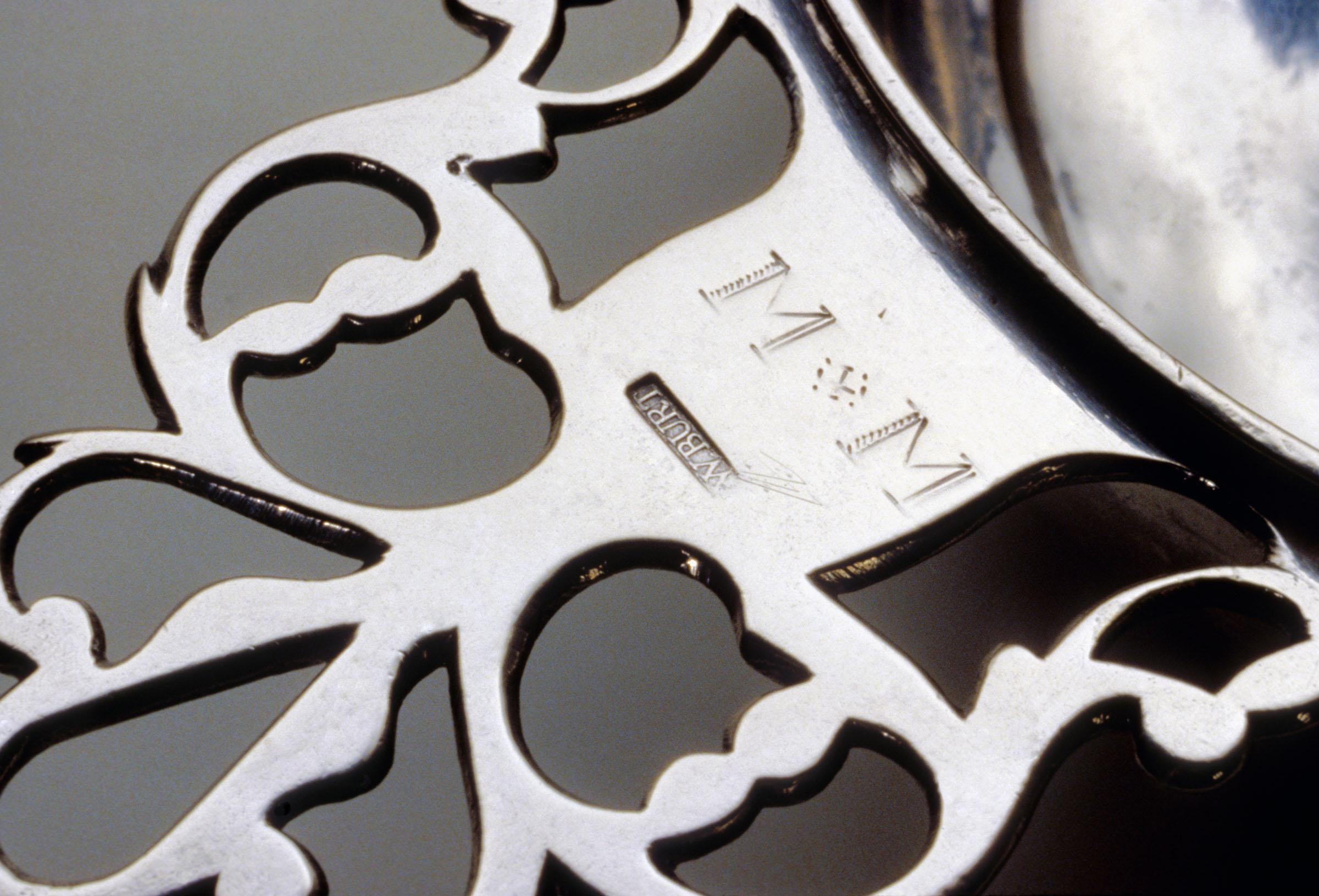 1965.1382 Porringer, detail 1