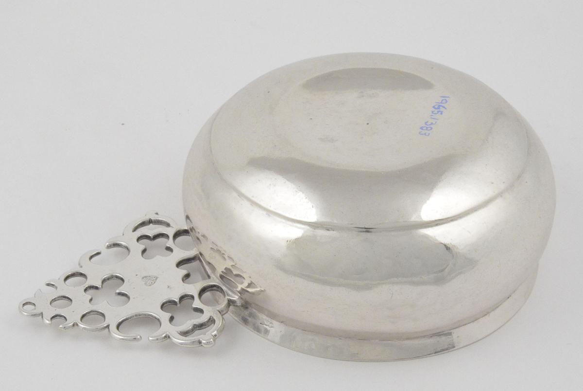 1965.1383 Porringer, View 2